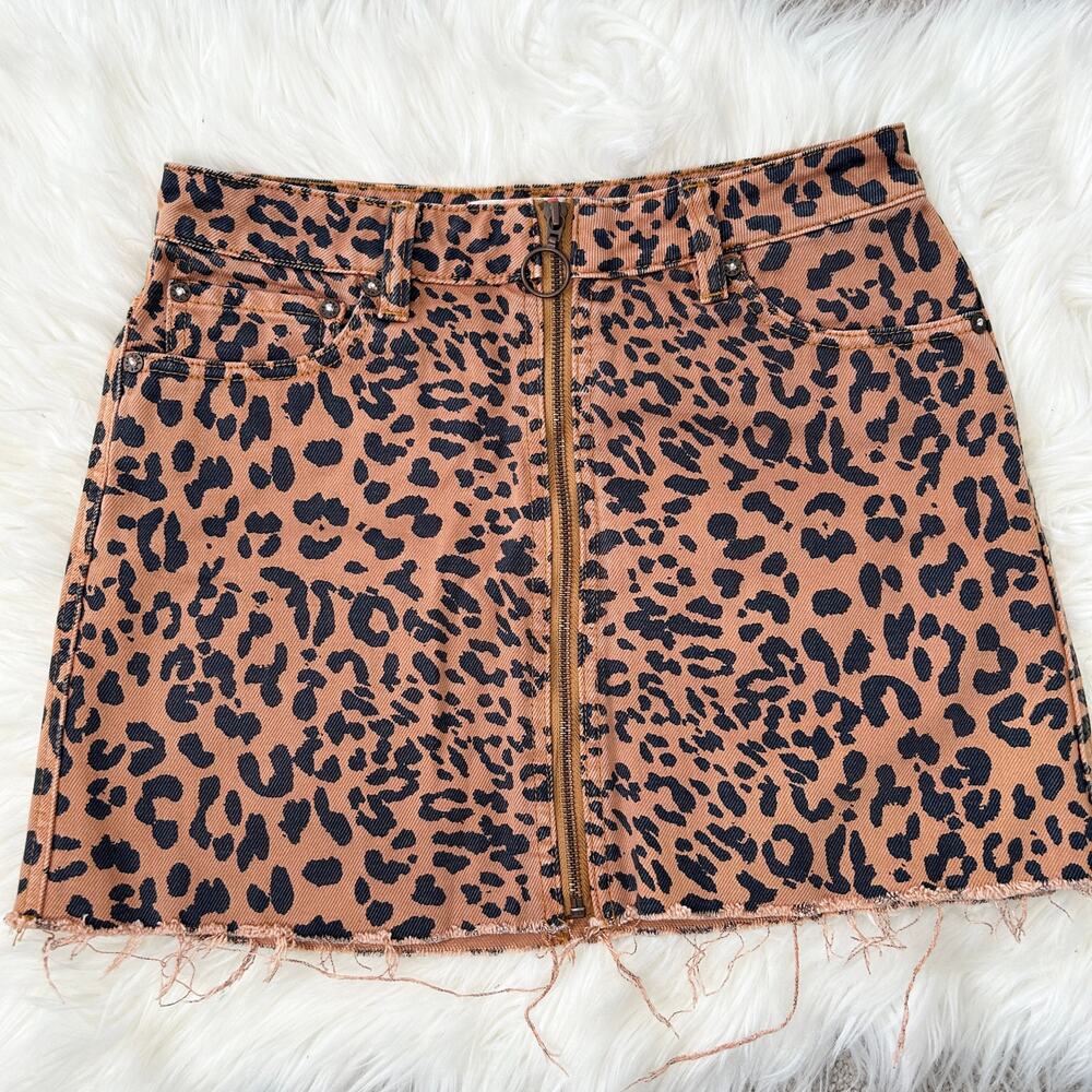 WE THE FREE Leopard Print Mini Skirt Womens 26 Baddie Mob Wife Maximalist Chic - Picture 2 of 7